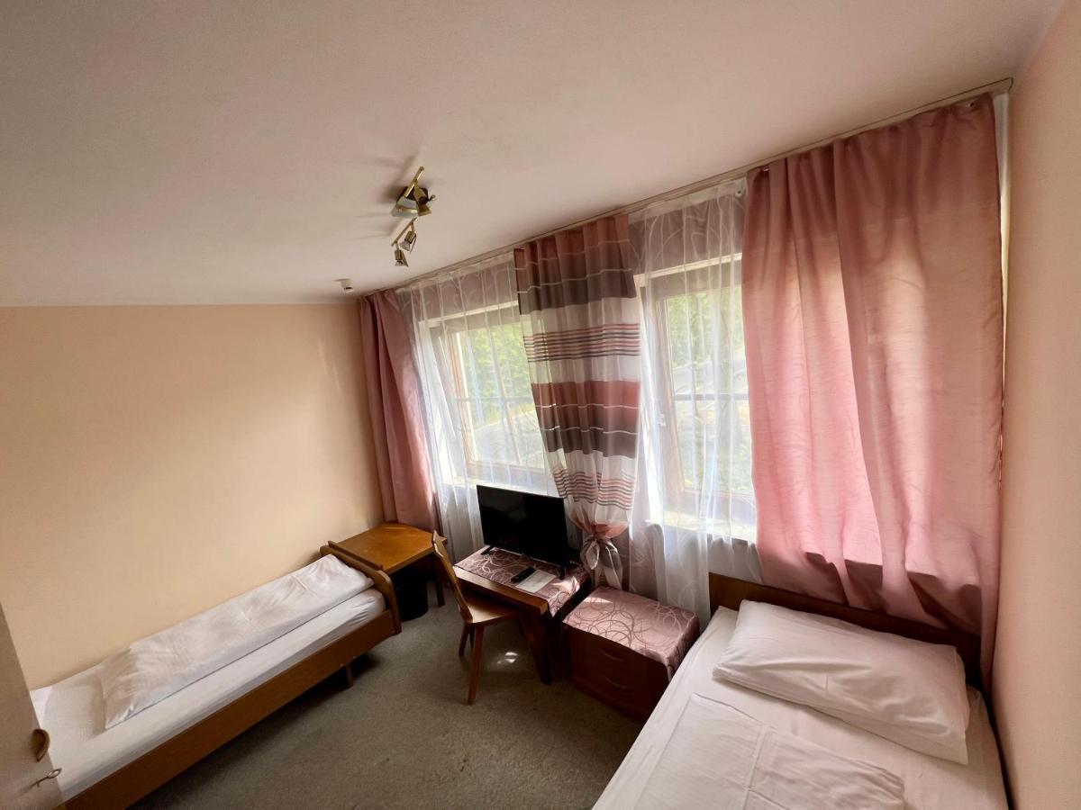 Hotel-Gasthof Deutschmeister โดเนาเวิร์ท ภายนอก รูปภาพ