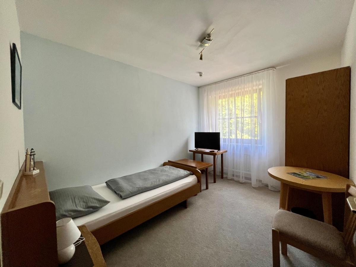 Hotel-Gasthof Deutschmeister โดเนาเวิร์ท ภายนอก รูปภาพ