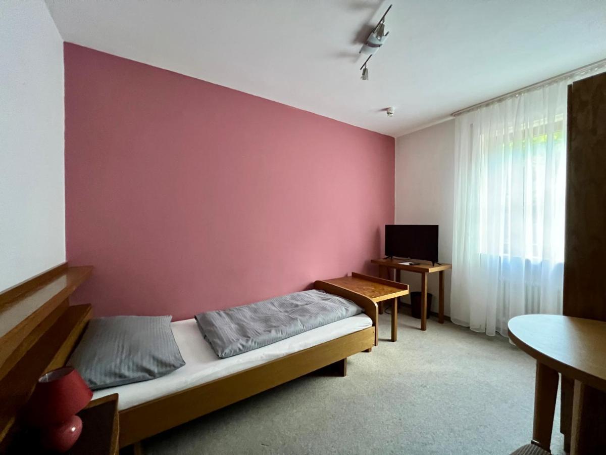 Hotel-Gasthof Deutschmeister โดเนาเวิร์ท ภายนอก รูปภาพ