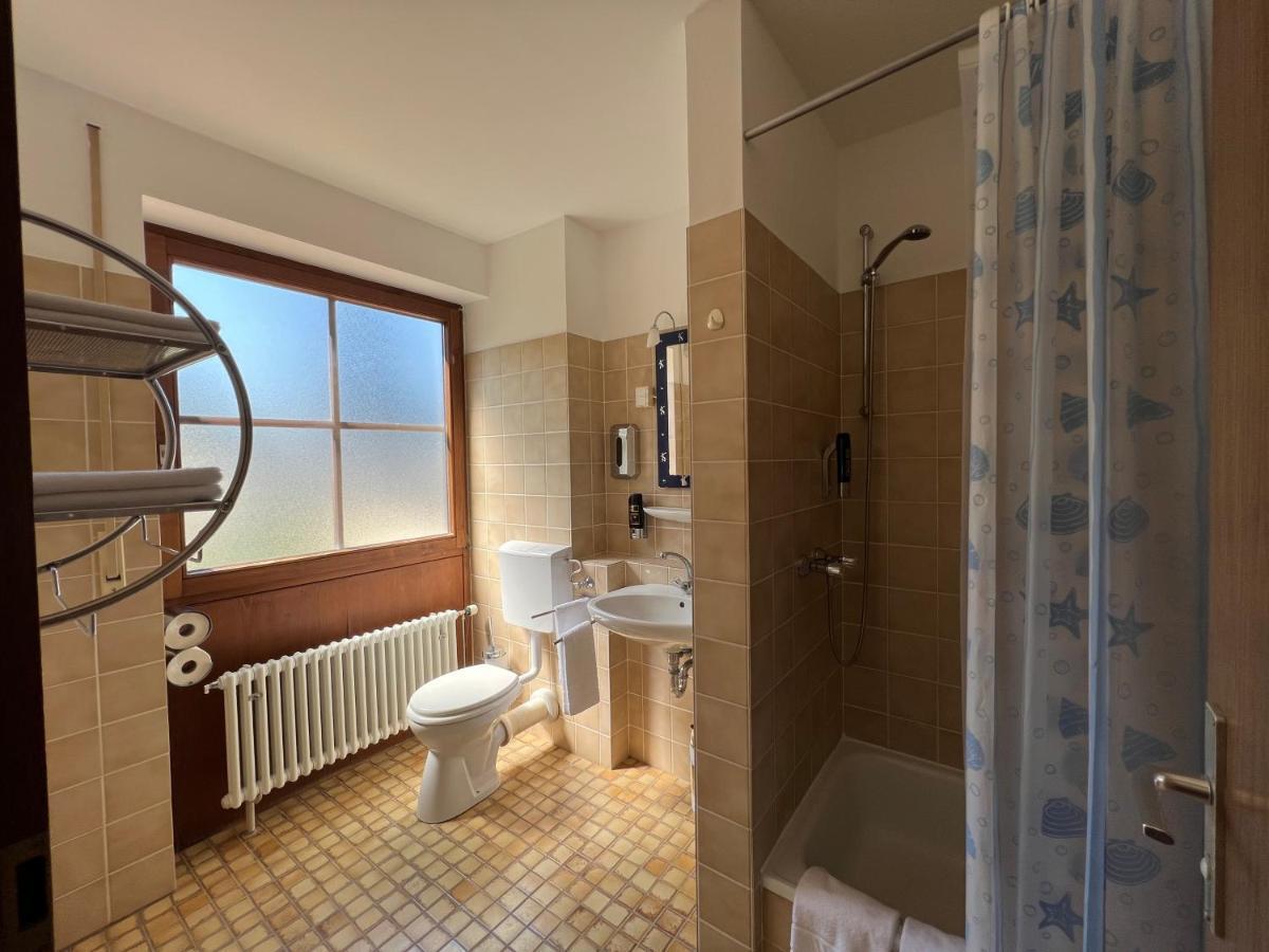 Hotel-Gasthof Deutschmeister โดเนาเวิร์ท ภายนอก รูปภาพ