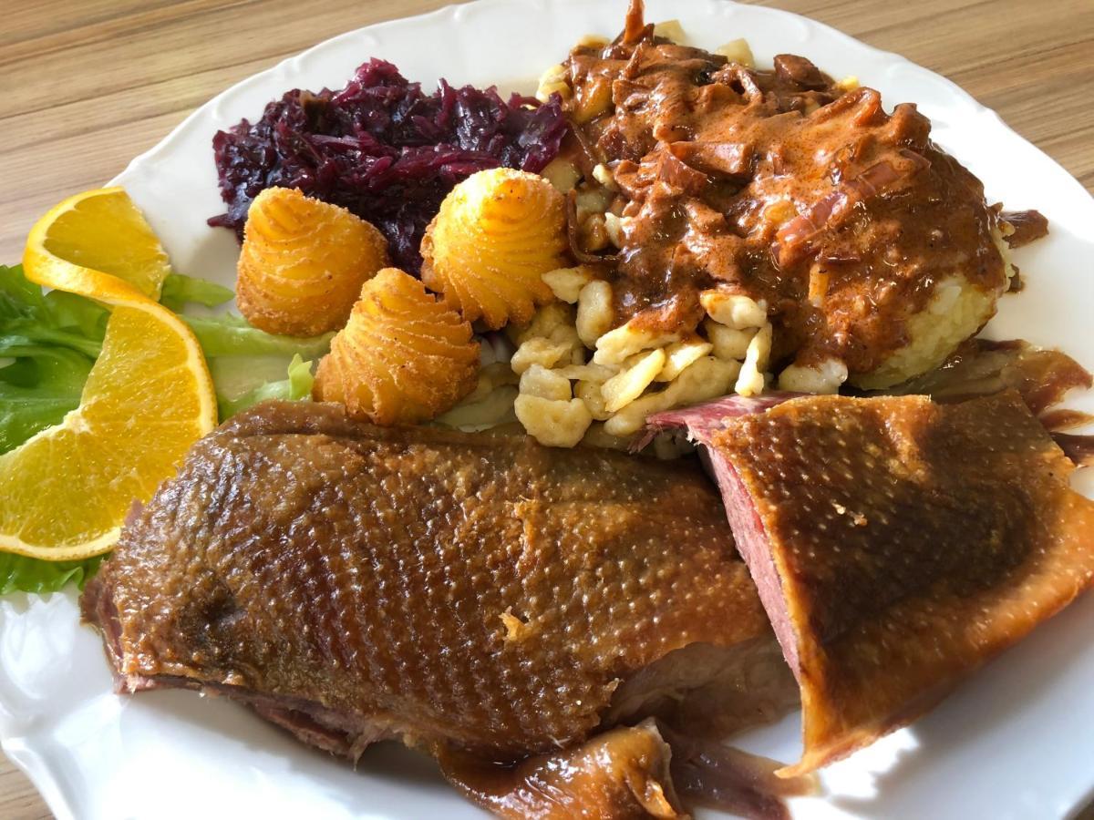 Hotel-Gasthof Deutschmeister โดเนาเวิร์ท ภายนอก รูปภาพ